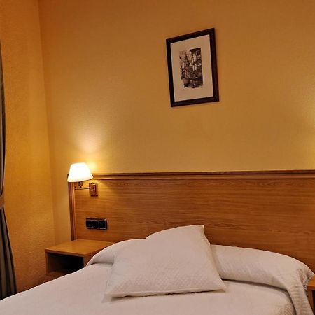 Pension La Concha ซานเซบาสเตียน ภายนอก รูปภาพ