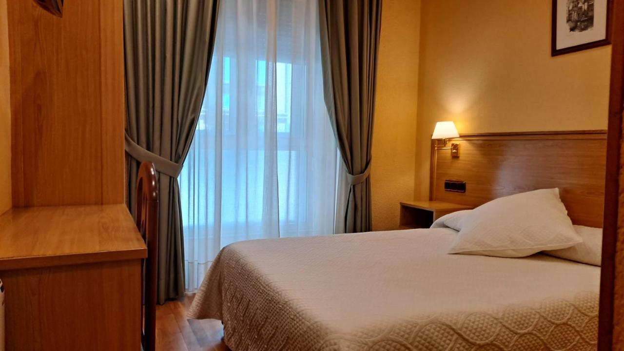 Pension La Concha ซานเซบาสเตียน ภายนอก รูปภาพ