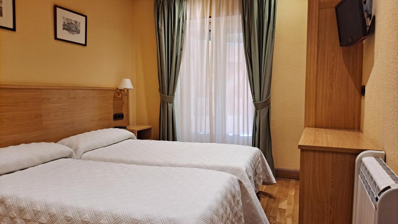 Pension La Concha ซานเซบาสเตียน ภายนอก รูปภาพ