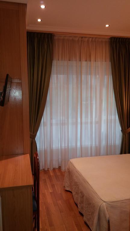 Pension La Concha ซานเซบาสเตียน ภายนอก รูปภาพ