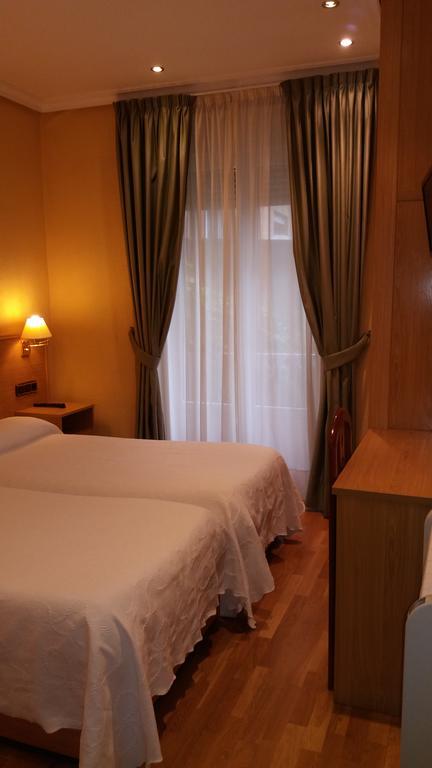 Pension La Concha ซานเซบาสเตียน ภายนอก รูปภาพ