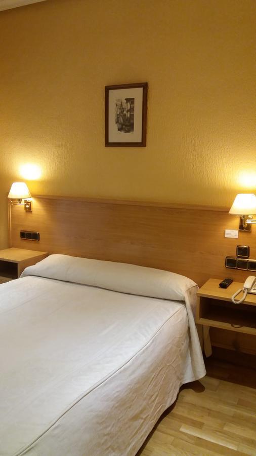 Pension La Concha ซานเซบาสเตียน ภายนอก รูปภาพ