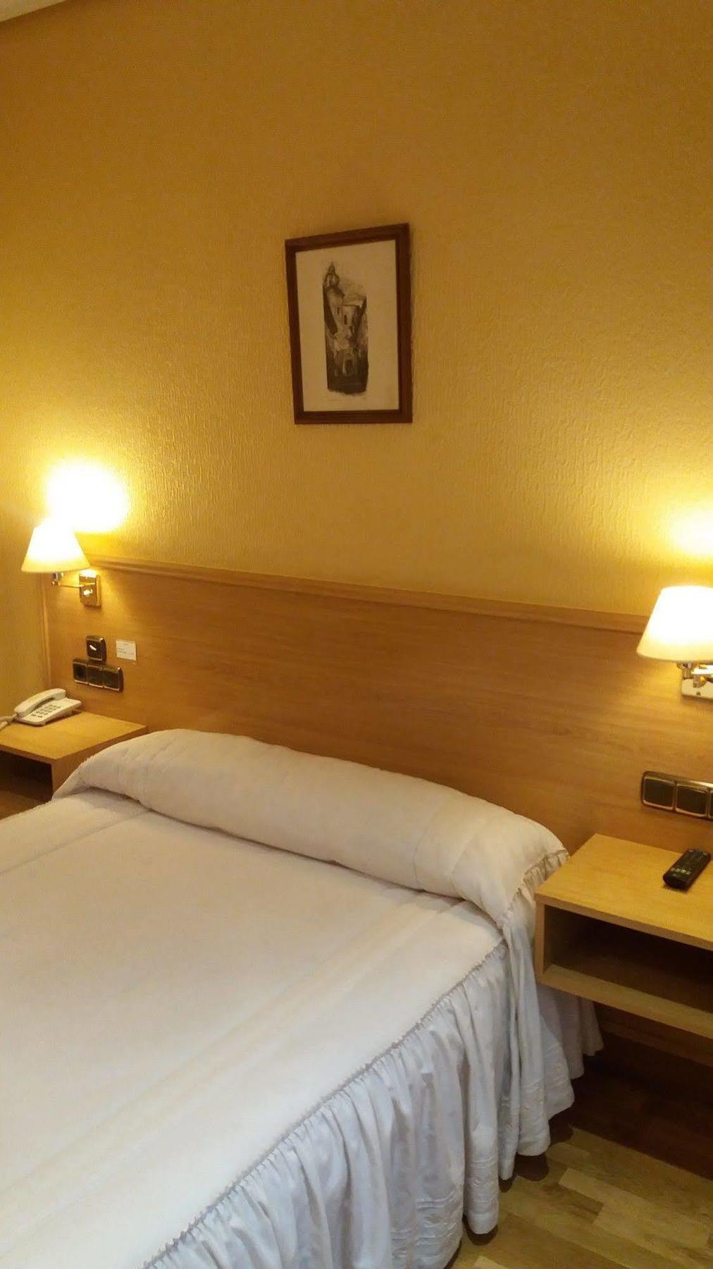 Pension La Concha ซานเซบาสเตียน ภายนอก รูปภาพ