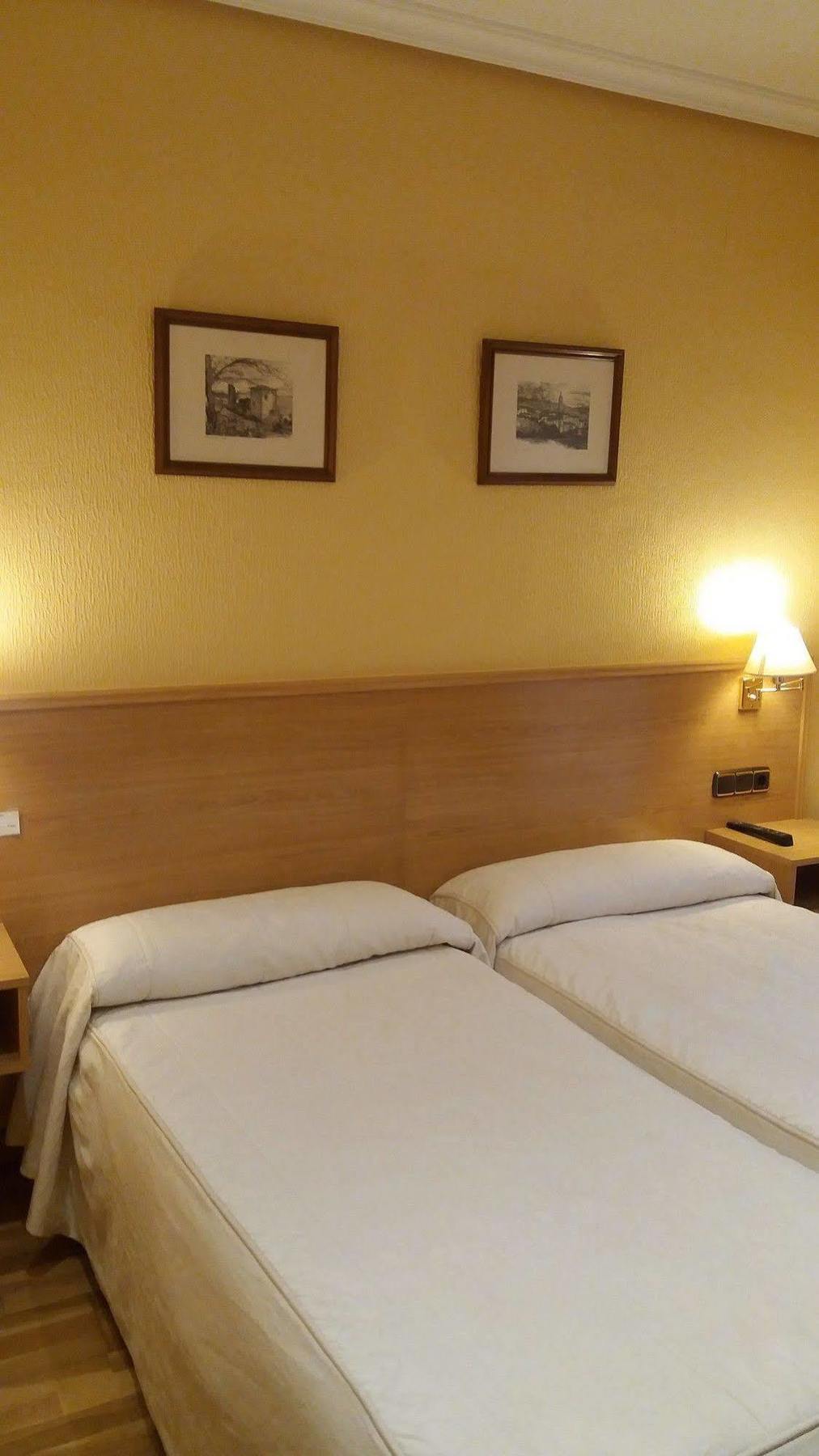 Pension La Concha ซานเซบาสเตียน ภายนอก รูปภาพ